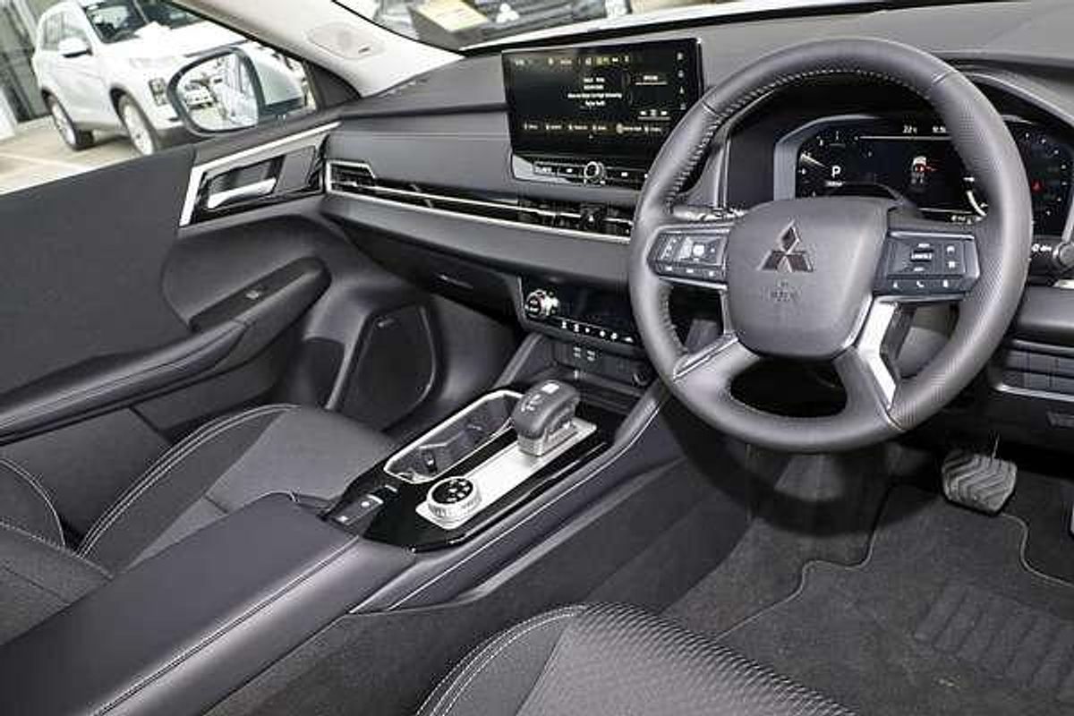 2025 Mitsubishi Outlander ES ZM