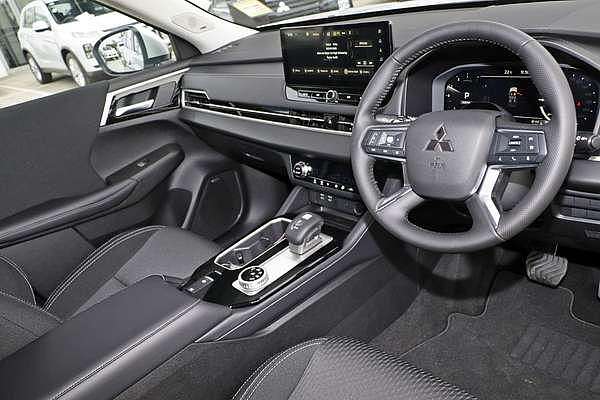 2025 Mitsubishi Outlander ES ZM