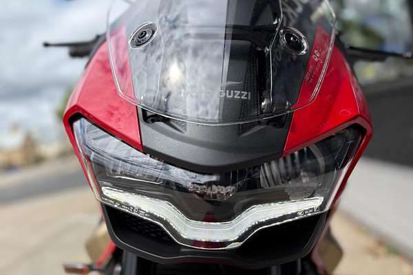 2025 Moto Guzzi V100 Mandello V100