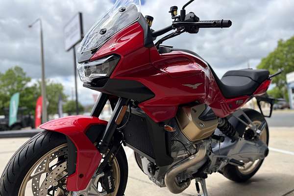 2025 Moto Guzzi V100 Mandello V100