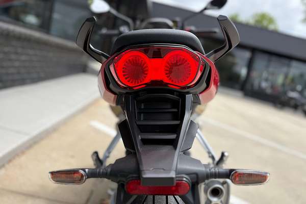 2025 Moto Guzzi V100 Mandello V100