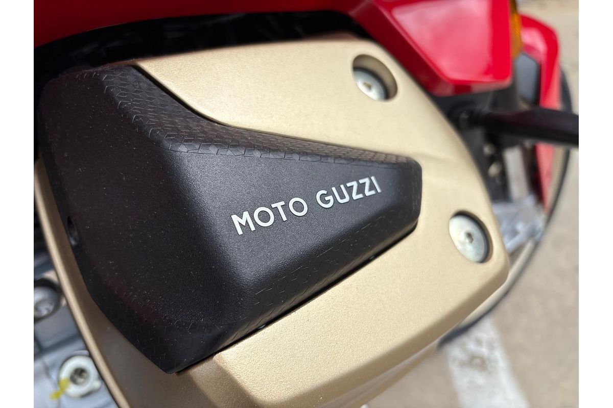 2025 Moto Guzzi V100 Mandello V100