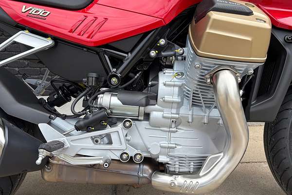 2025 Moto Guzzi V100 Mandello V100