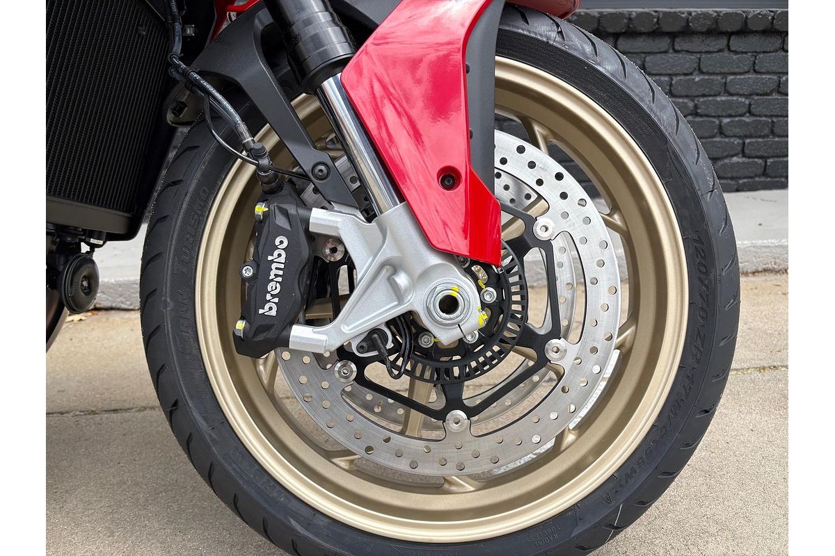 2025 Moto Guzzi V100 Mandello V100