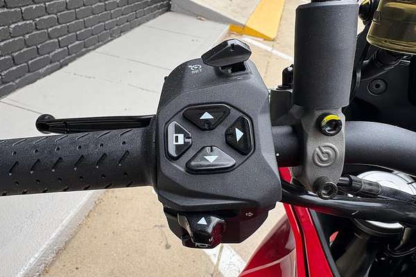 2025 Moto Guzzi V100 Mandello V100