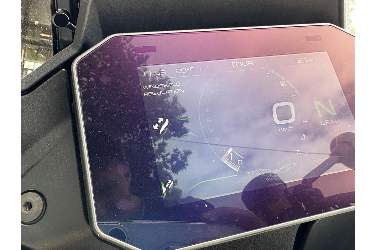 2025 Moto Guzzi V100 Mandello V100