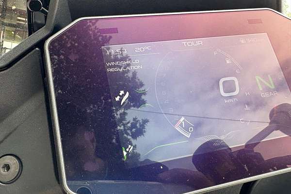 2025 Moto Guzzi V100 Mandello V100