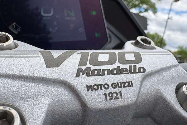 2025 Moto Guzzi V100 Mandello V100