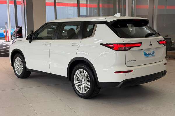 2024 Mitsubishi Outlander ES ZM