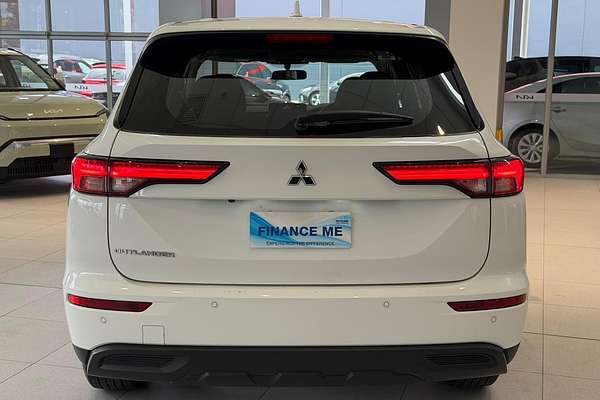 2024 Mitsubishi Outlander ES ZM