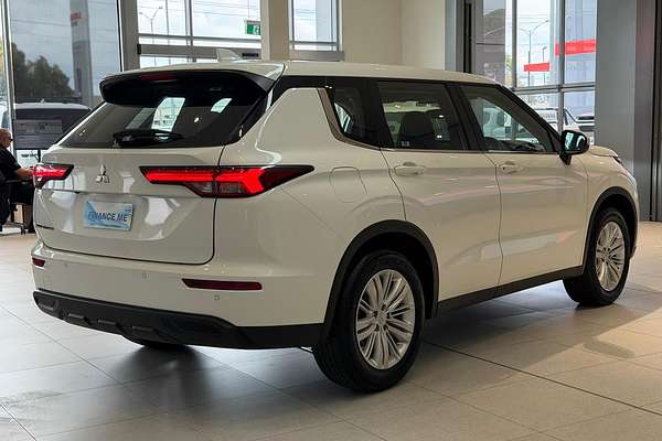 2024 Mitsubishi Outlander ES ZM