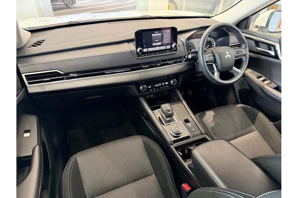 2024 Mitsubishi Outlander ES ZM