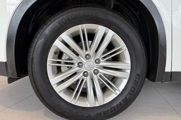 2024 Mitsubishi Outlander ES ZM