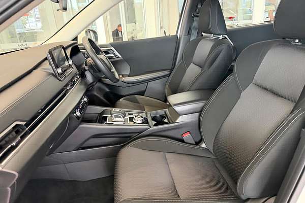 2024 Mitsubishi Outlander ES ZM