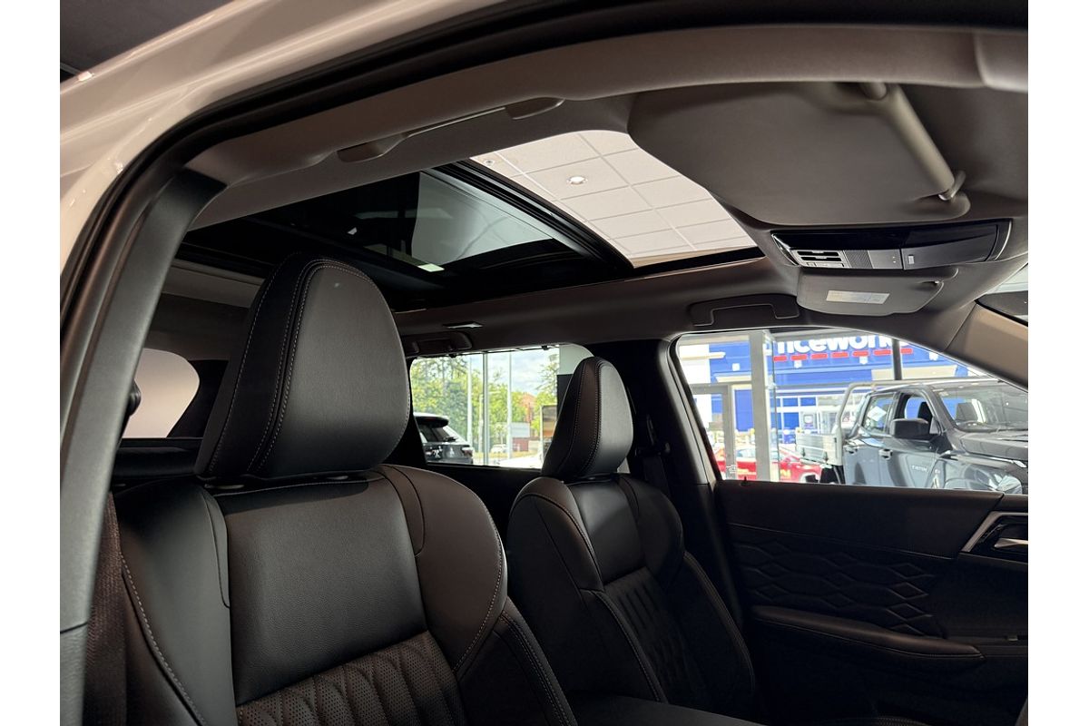 2025 Mitsubishi Outlander Exceed ZM