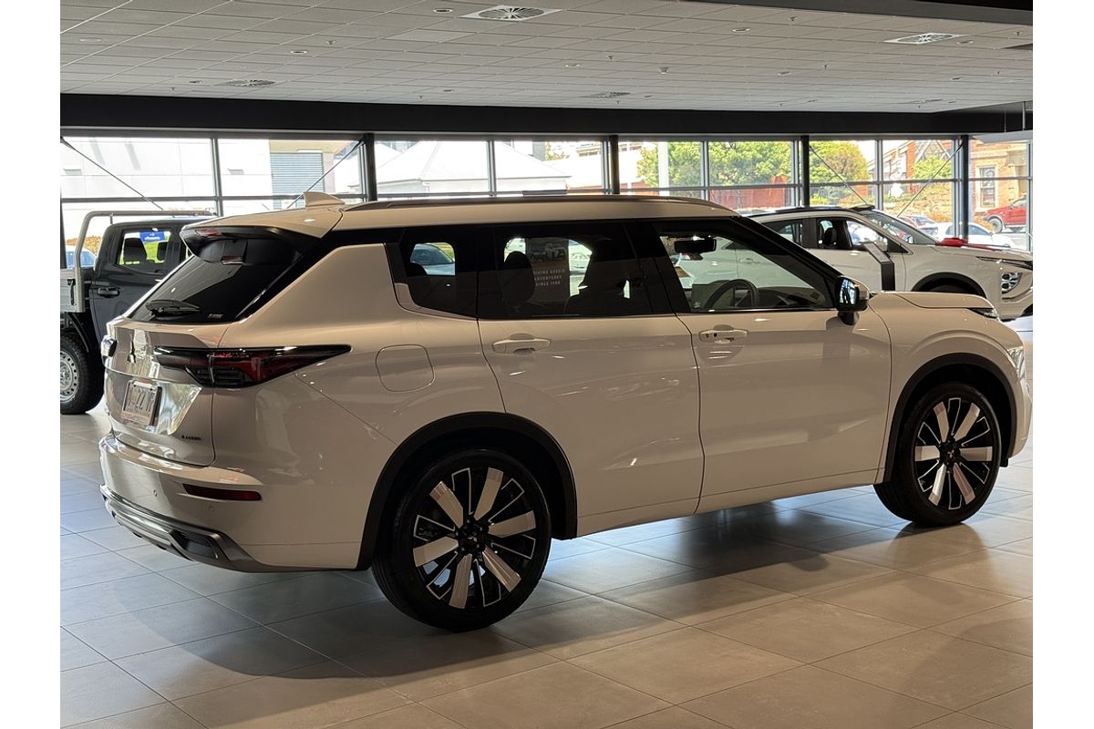 2025 Mitsubishi Outlander Exceed ZM