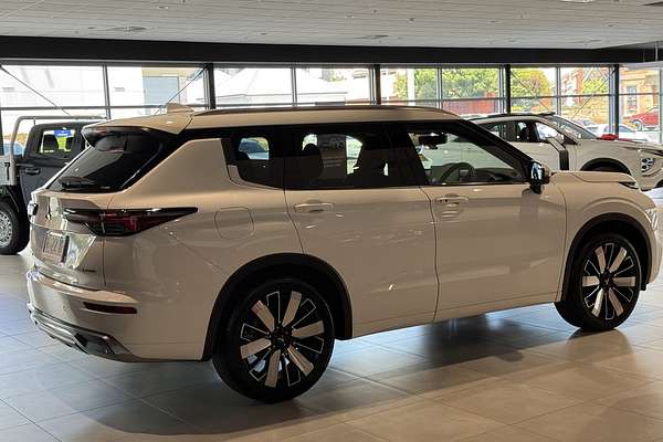 2025 Mitsubishi Outlander Exceed ZM