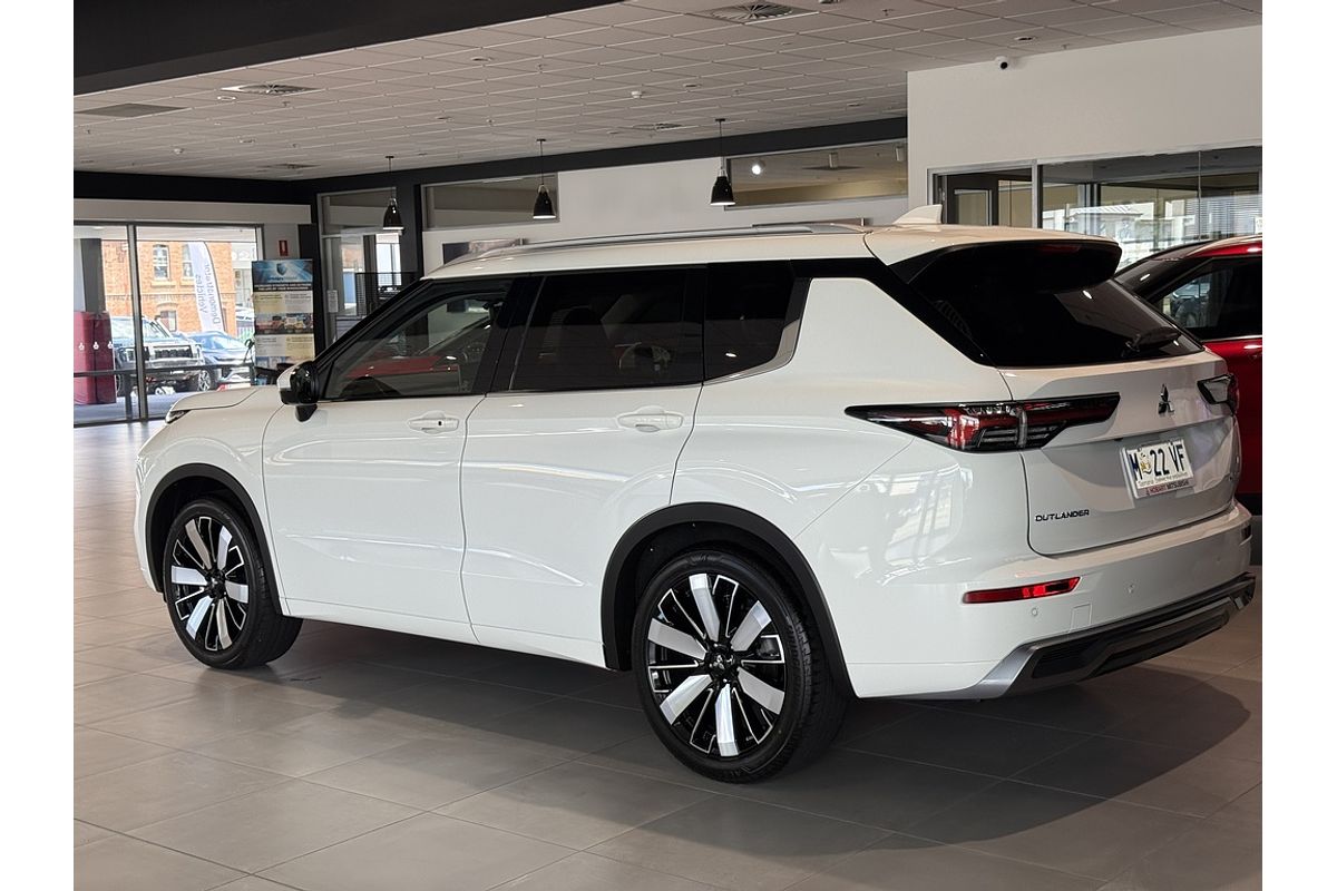 2025 Mitsubishi Outlander Exceed ZM