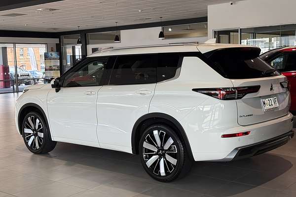 2025 Mitsubishi Outlander Exceed ZM