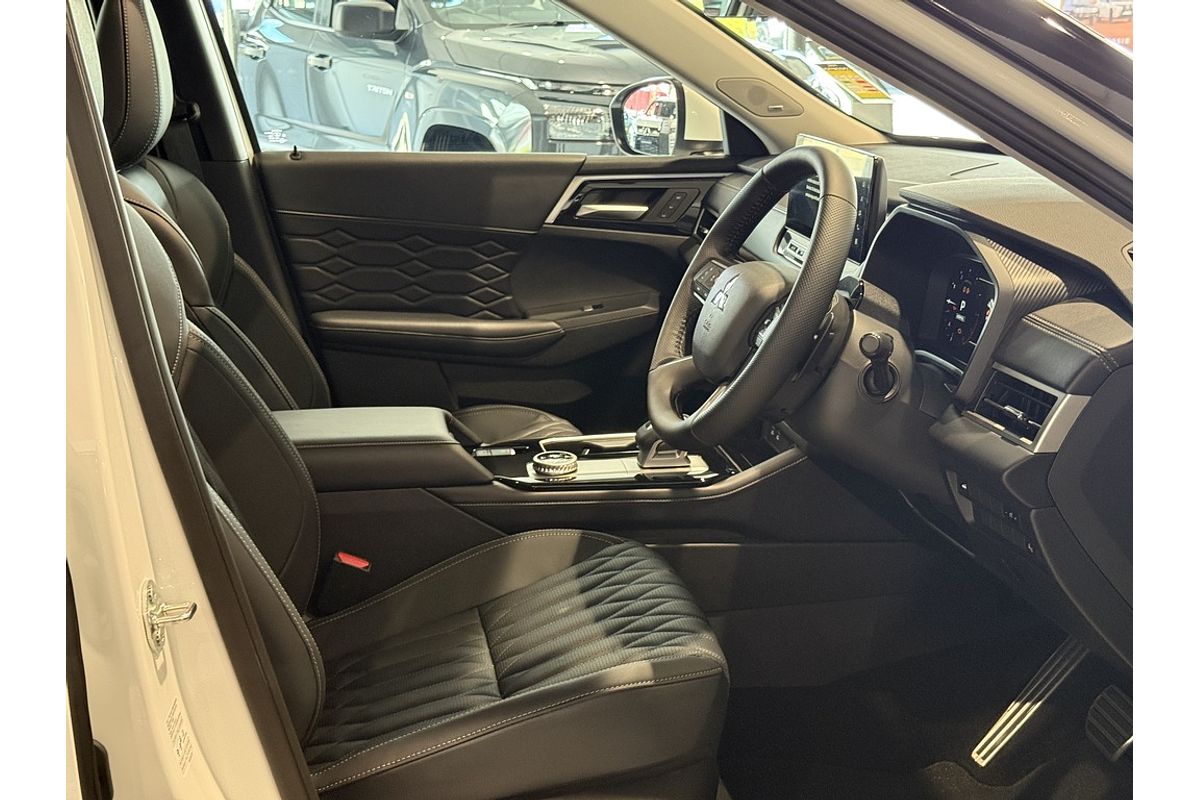 2025 Mitsubishi Outlander Exceed ZM