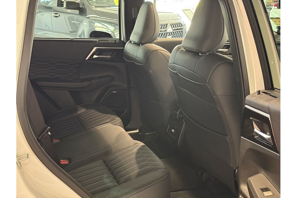 2025 Mitsubishi Outlander Exceed ZM