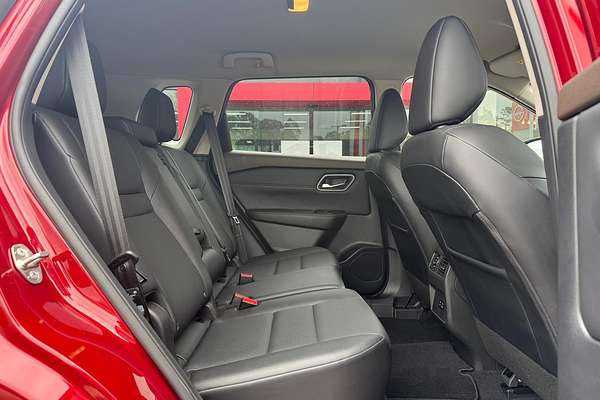 2025 Nissan X-TRAIL ST-L T33