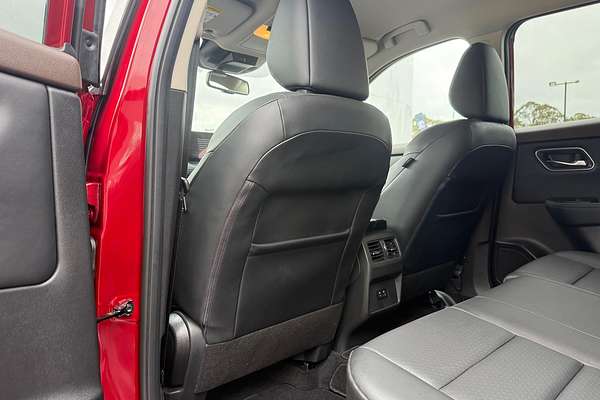 2025 Nissan X-TRAIL ST-L T33