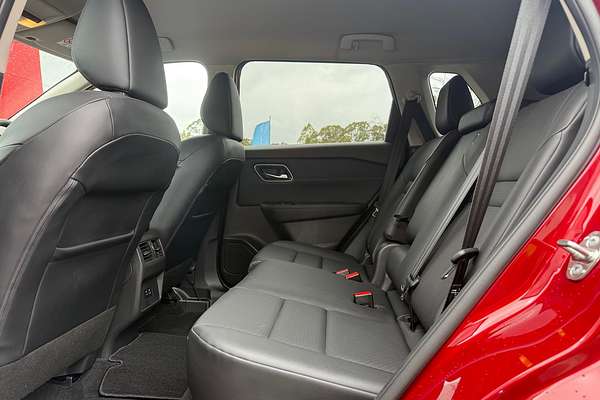 2025 Nissan X-TRAIL ST-L T33