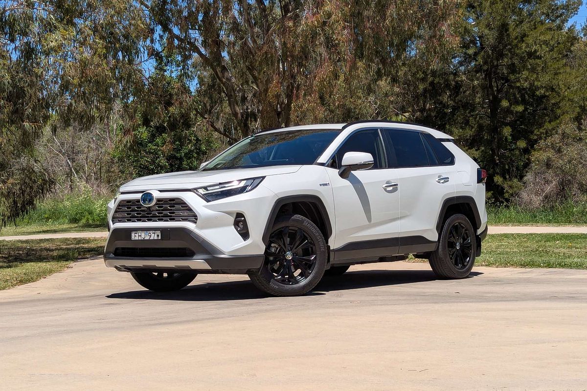 2024 Toyota RAV4 Cruiser AXAH54R