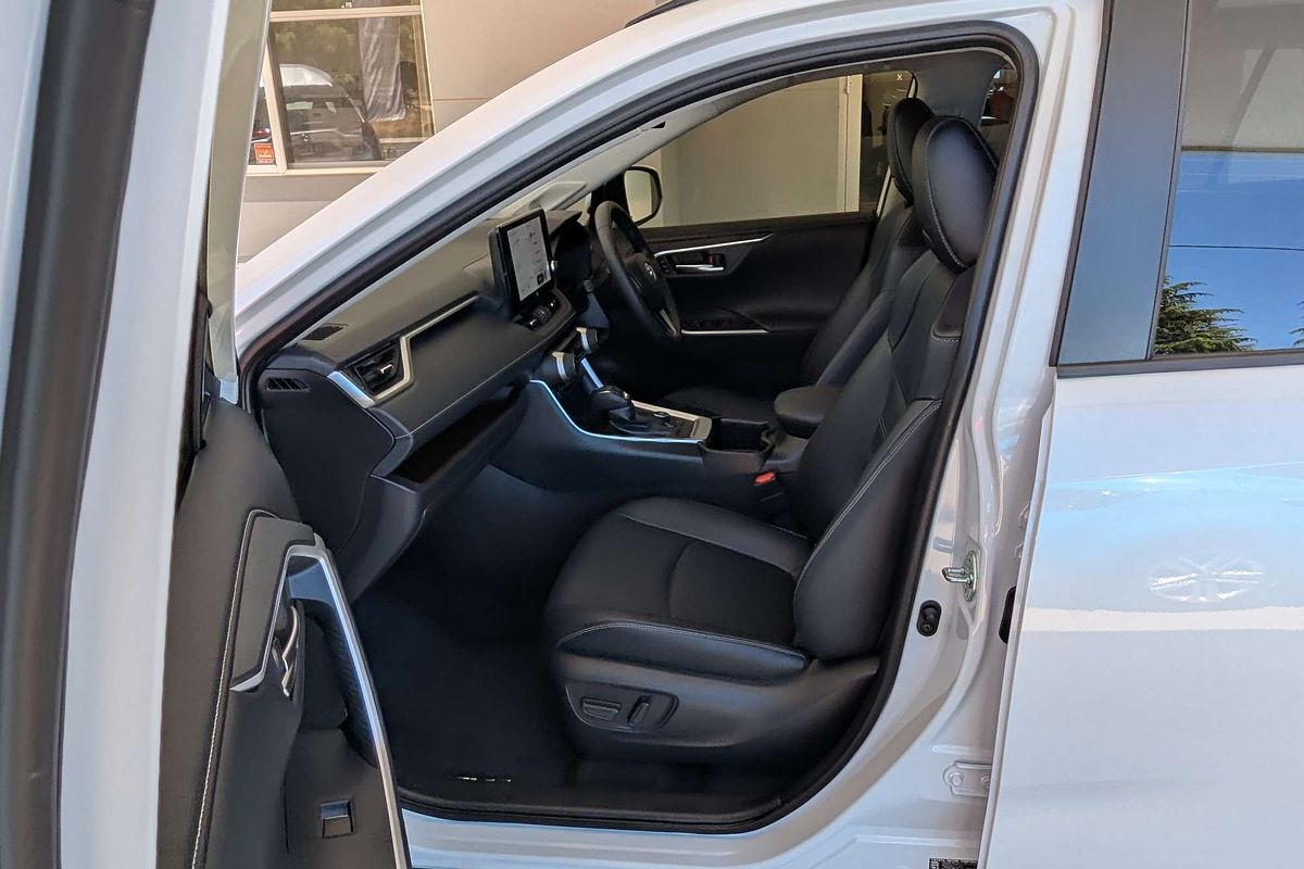 2024 Toyota RAV4 Cruiser AXAH54R