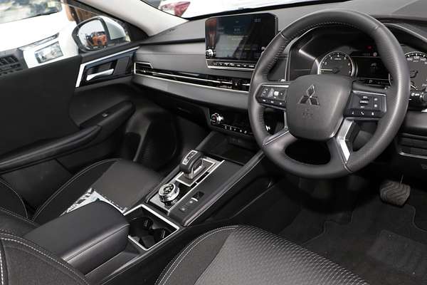 2024 Mitsubishi Outlander LS ZM