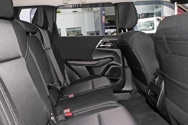 2024 Mitsubishi Outlander LS ZM