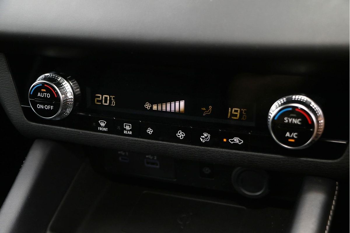 2024 Mitsubishi Outlander LS ZM