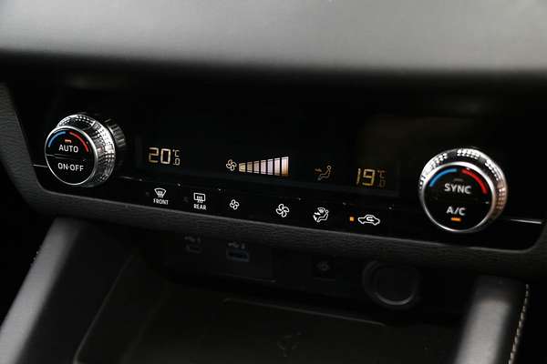 2024 Mitsubishi Outlander LS ZM