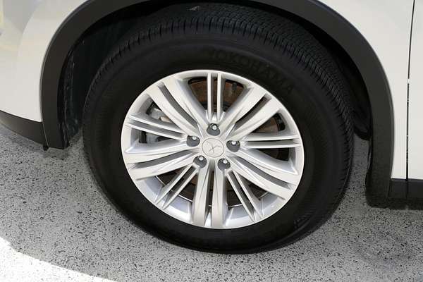 2024 Mitsubishi Outlander LS ZM