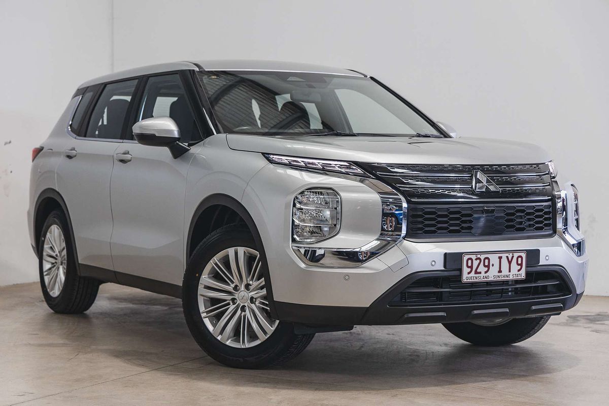2023 Mitsubishi Outlander ES ZM