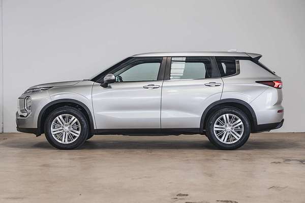 2023 Mitsubishi Outlander ES ZM