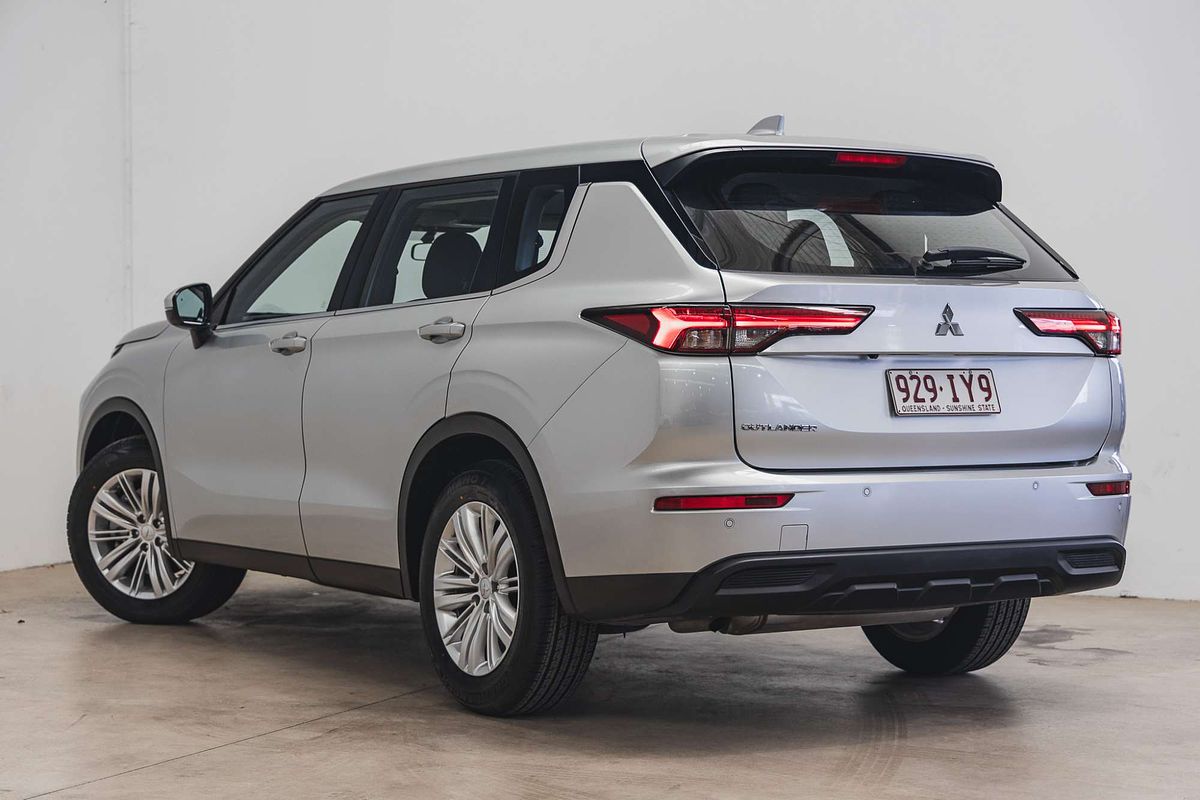 2023 Mitsubishi Outlander ES ZM