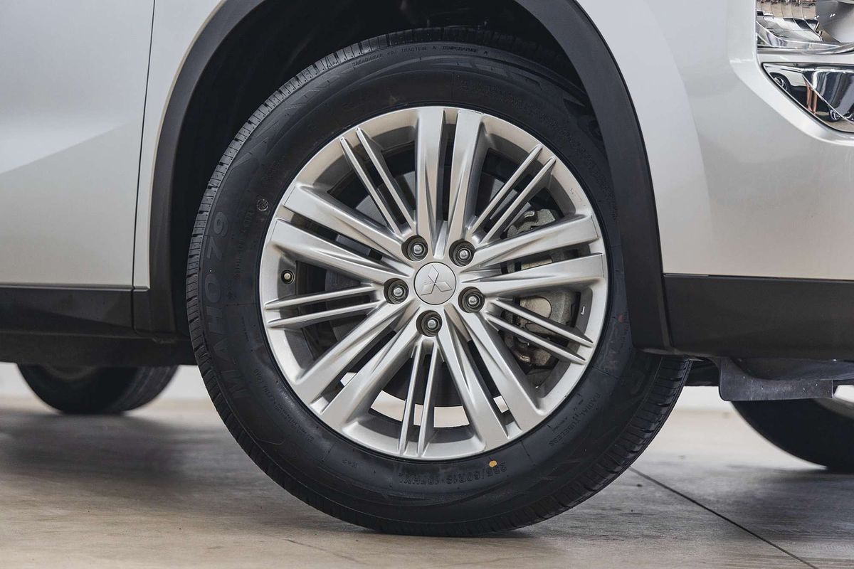 2023 Mitsubishi Outlander ES ZM