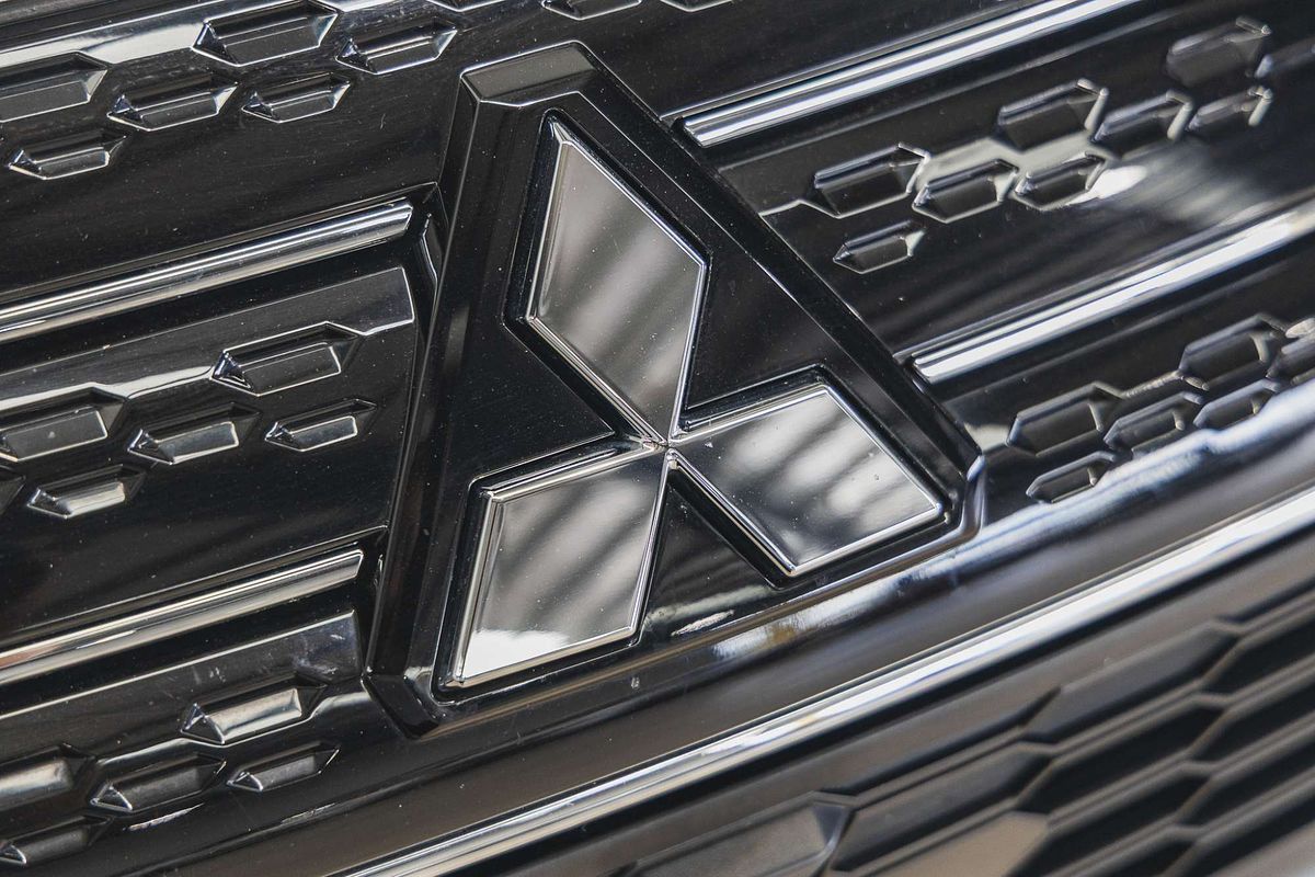 2023 Mitsubishi Outlander ES ZM