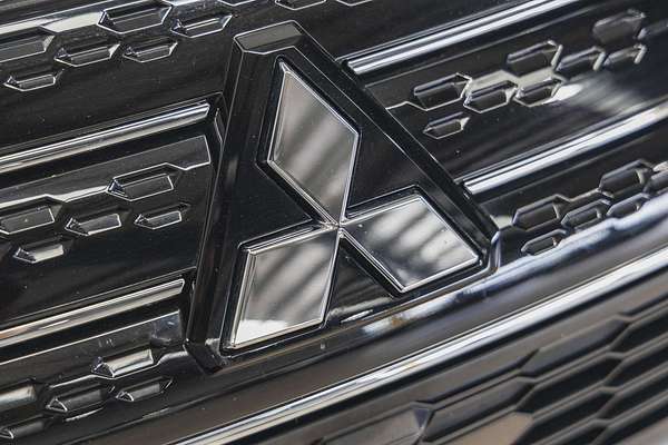 2023 Mitsubishi Outlander ES ZM