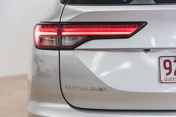 2023 Mitsubishi Outlander ES ZM