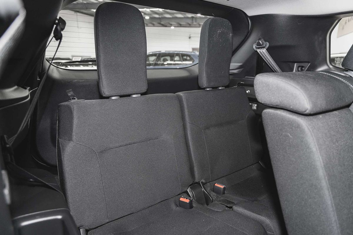 2023 Mitsubishi Outlander ES ZM