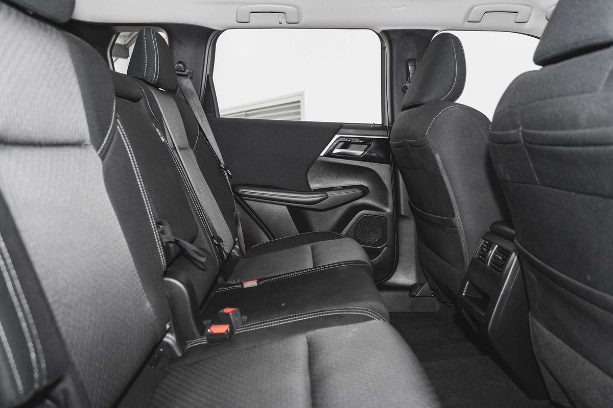 2023 Mitsubishi Outlander ES ZM