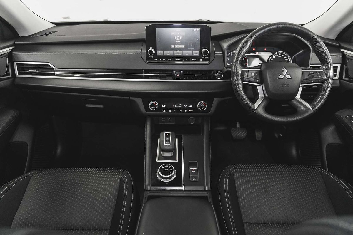 2023 Mitsubishi Outlander ES ZM