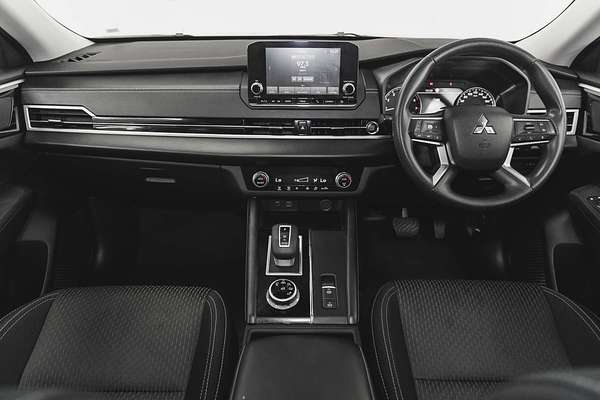 2023 Mitsubishi Outlander ES ZM