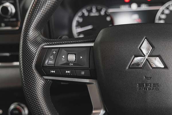 2023 Mitsubishi Outlander ES ZM