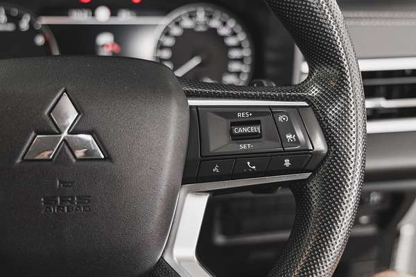 2023 Mitsubishi Outlander ES ZM