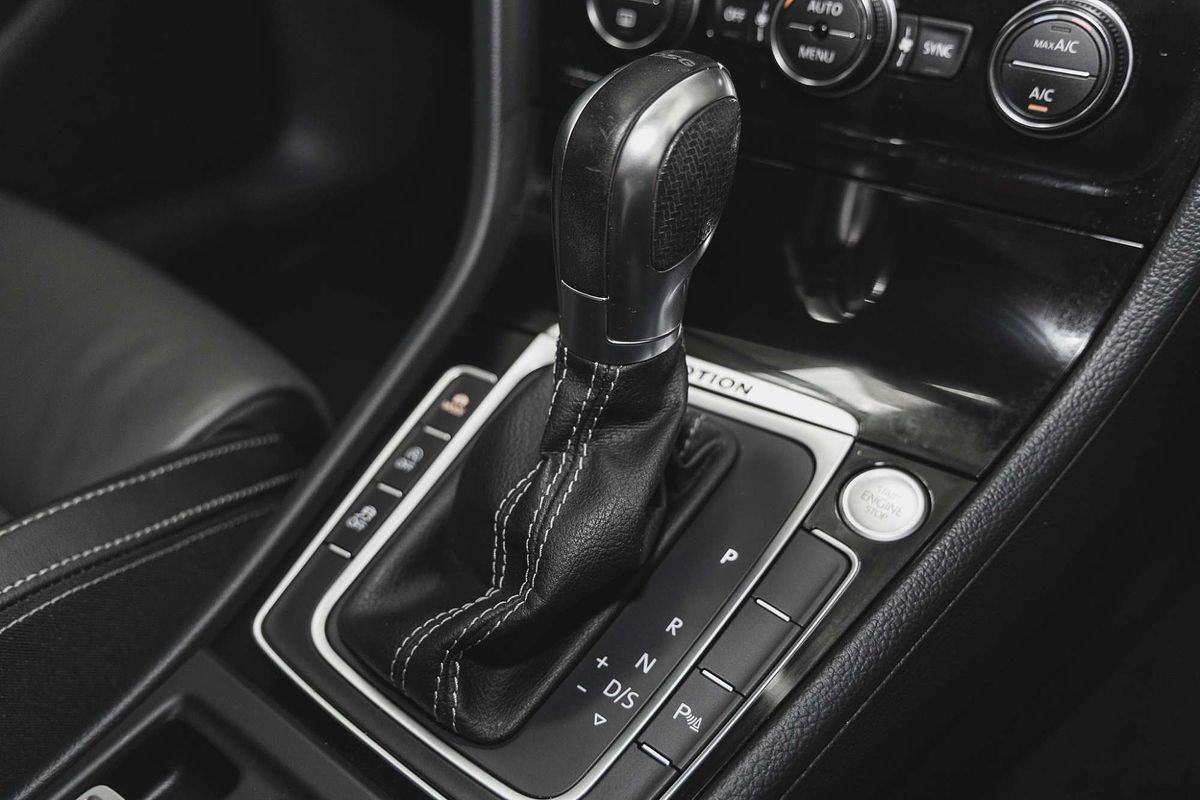 2015 Volkswagen Golf R 7