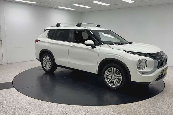 2023 Mitsubishi Outlander LS ZM